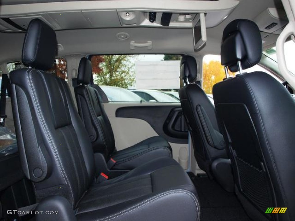 2013 Town & Country Touring - L - Crystal Blue Pearl / Black/Light Graystone photo #4