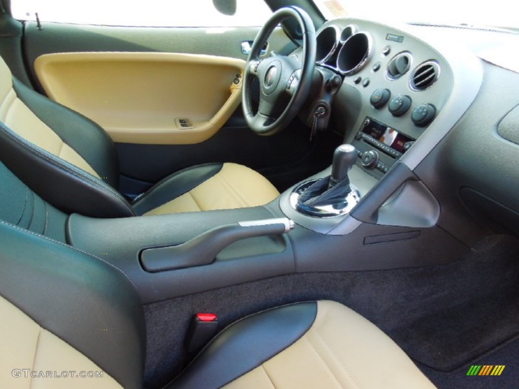 Ebony/Sand Interior 2009 Pontiac Solstice Roadster Photo #72404472