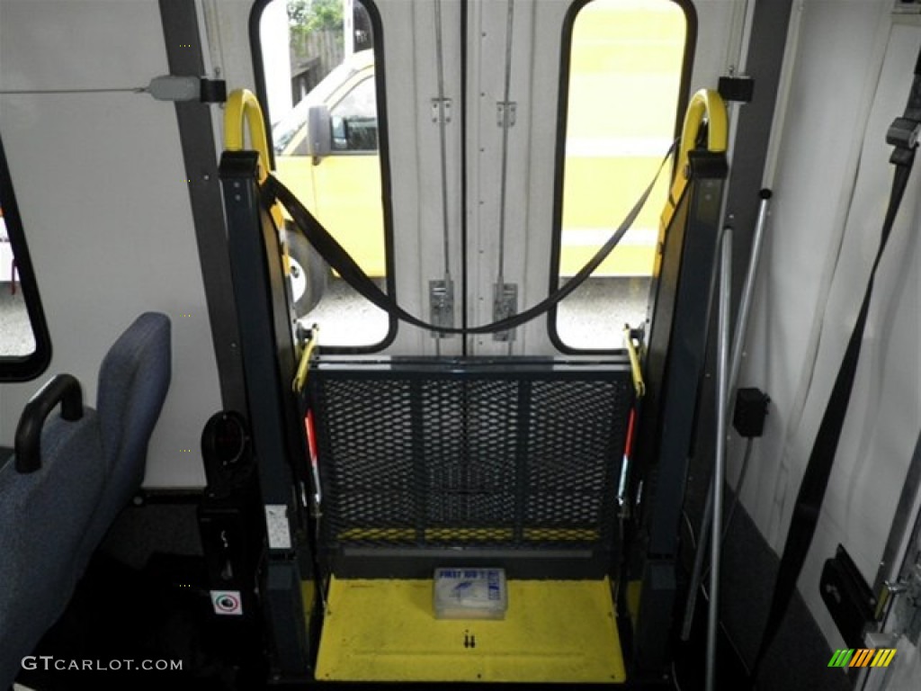 2007 Ford E Series Van E450 Super Duty Passenger Bus Medium Flint Grey Door Panel Photo #72406428