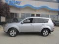 Cool Silver Metallic - Outlander ES 4WD Photo No. 2