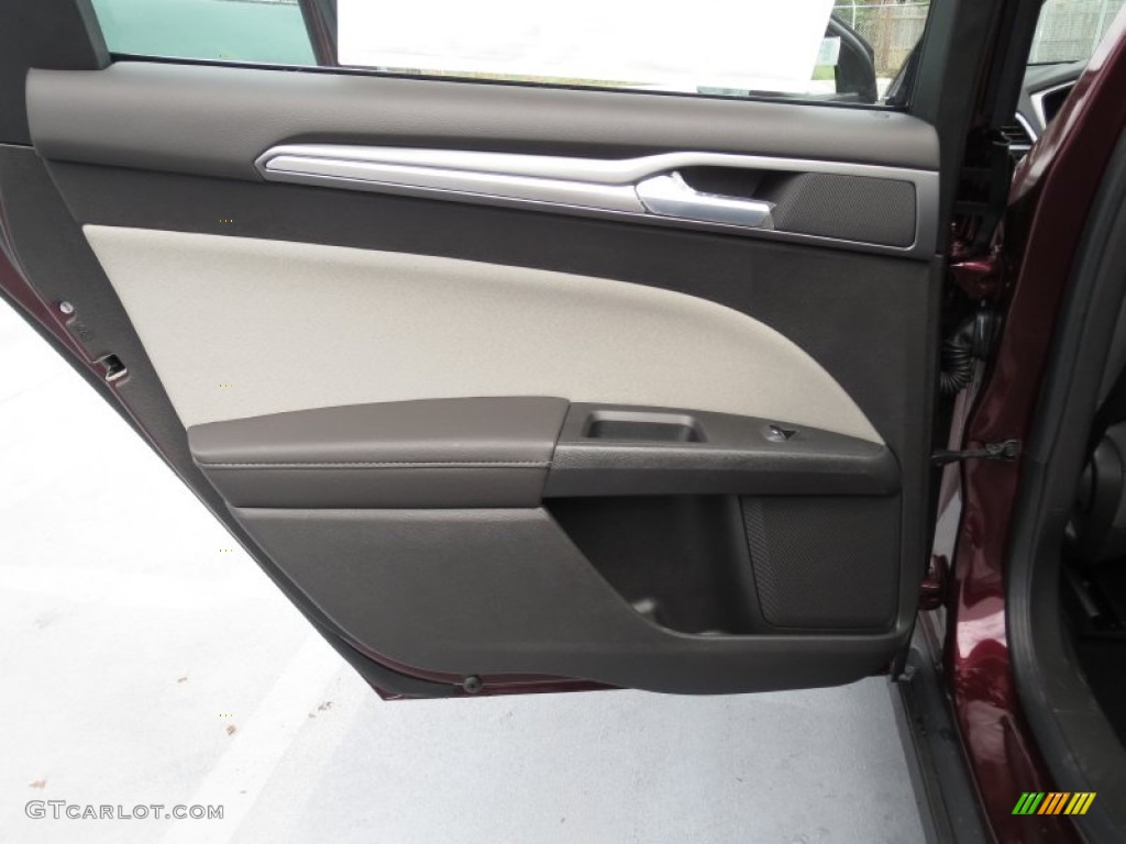 2013 Ford Fusion S Earth Gray Door Panel Photo #72409580