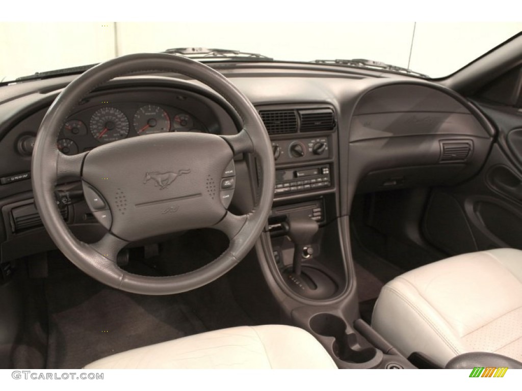 2000 Ford Mustang GT Convertible Oxford White Dashboard Photo #72410569