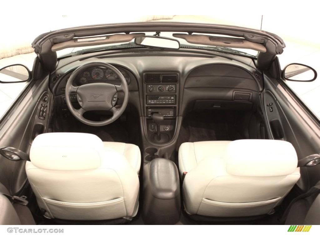 2000 Ford Mustang GT Convertible Oxford White Dashboard Photo #72410804