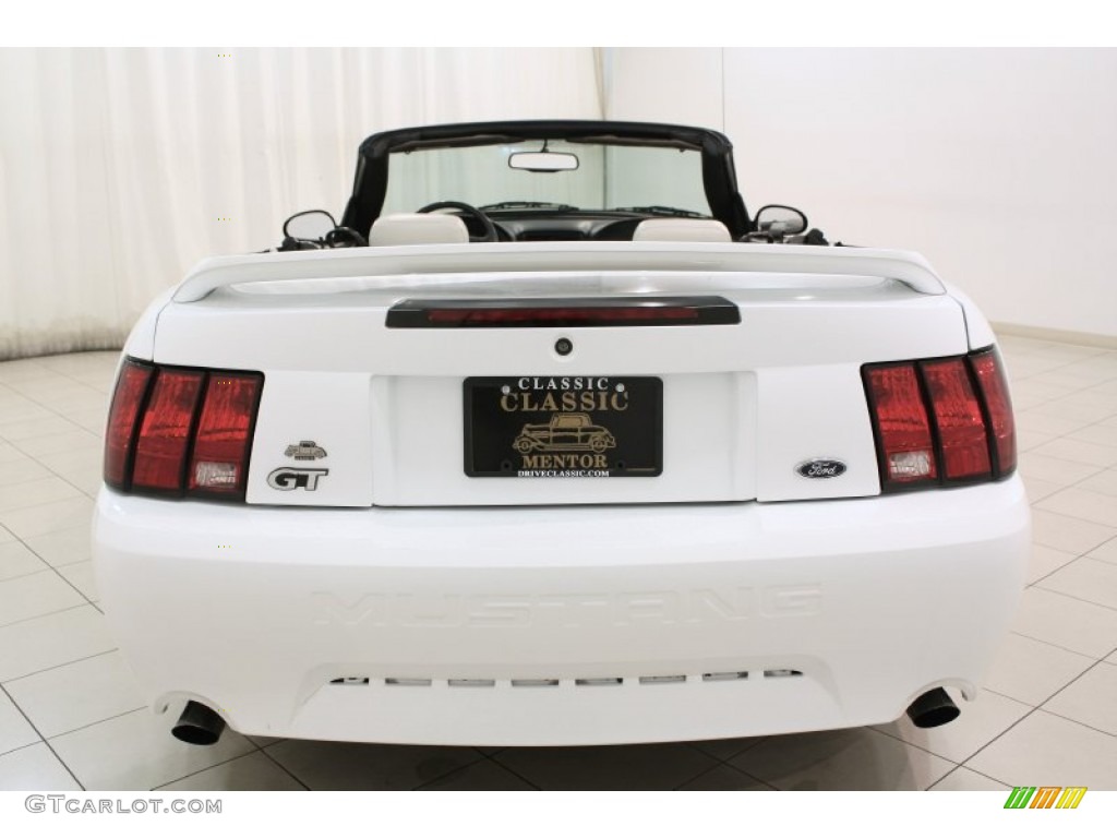 2000 Mustang GT Convertible - Crystal White / Oxford White photo #21