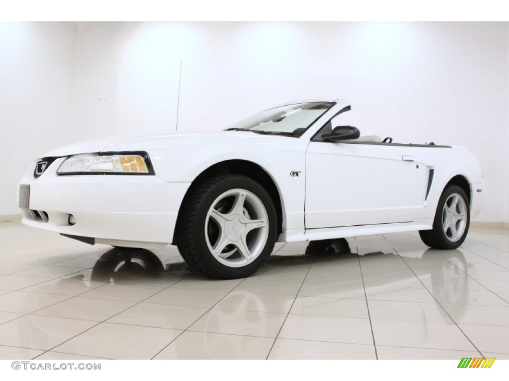 2000 Mustang GT Convertible - Crystal White / Oxford White photo #26