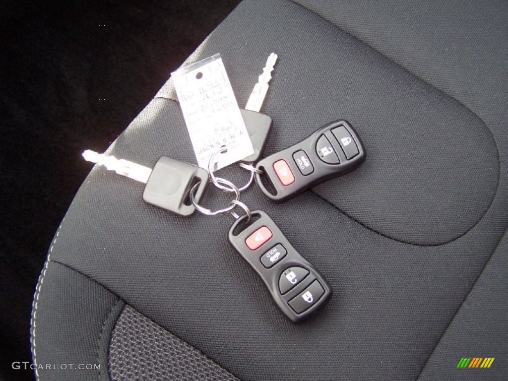 2012 Nissan Sentra SE-R Spec V Keys Photo #72417128