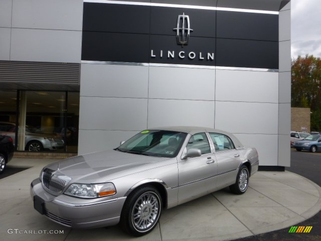 Silver Birch Metallic Lincoln Town Car