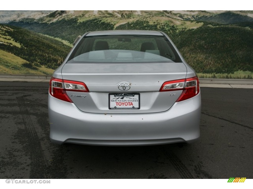 2012 Camry LE - Classic Silver Metallic / Light Gray photo #4