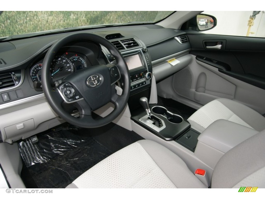 2012 Camry LE - Classic Silver Metallic / Light Gray photo #5
