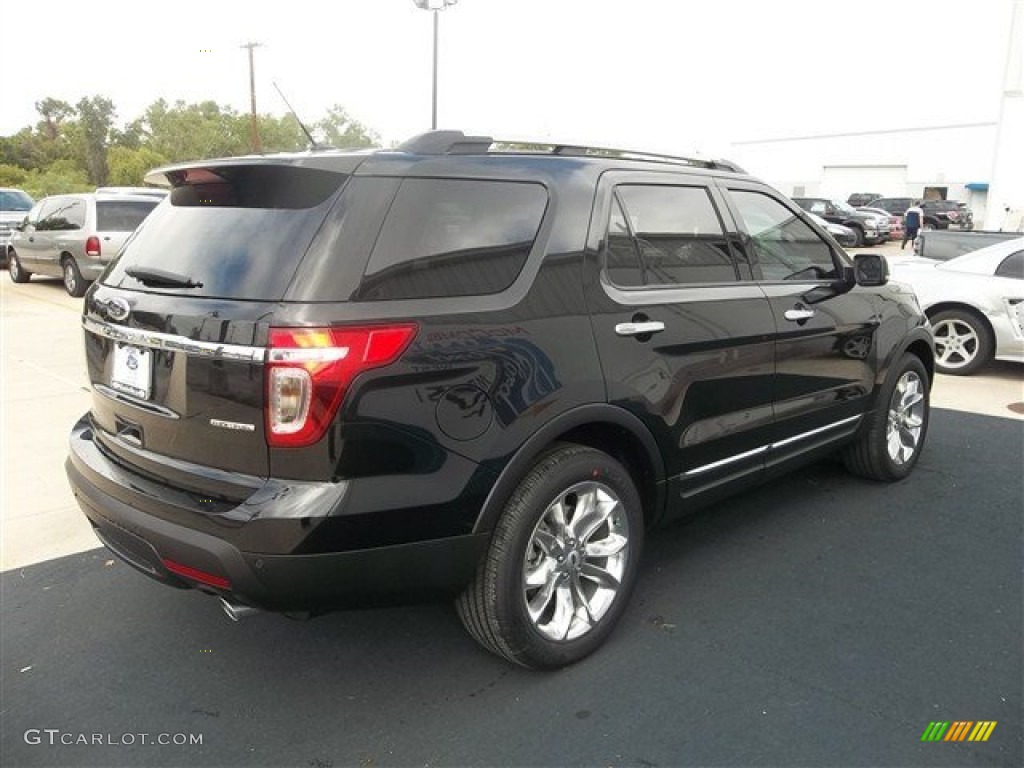 2013 Explorer XLT - Tuxedo Black Metallic / Medium Light Stone photo #9