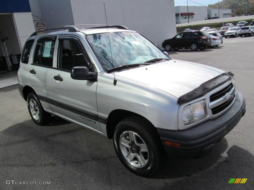 2002 Tracker 4WD Hard Top - Silver Metallic / Medium Gray photo #6