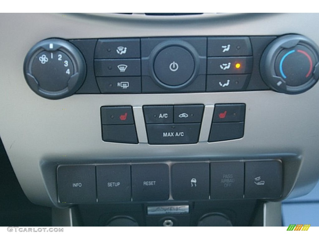 2011 Ford Focus SES Sedan Controls Photos