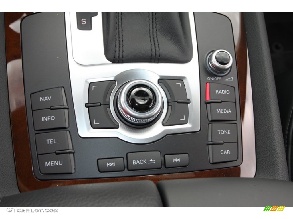 2013 Audi Q7 3.0 TFSI quattro Controls Photo #72432923