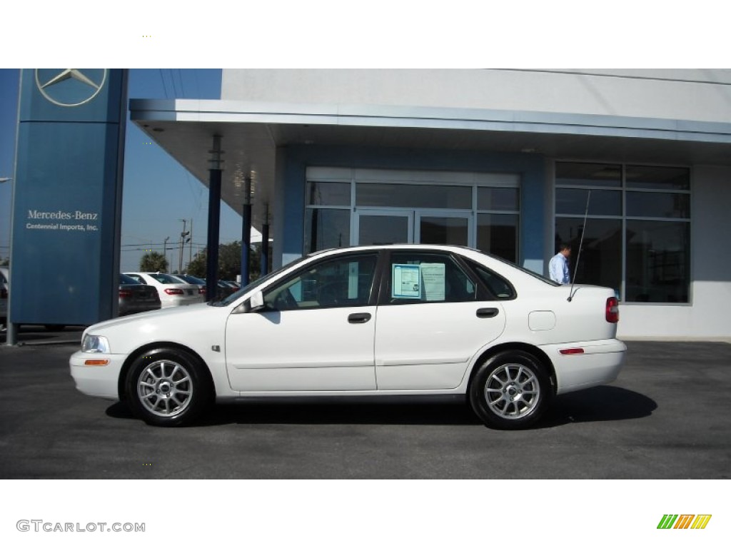 2004 S40 1.9T - White / Light Taupe photo #2