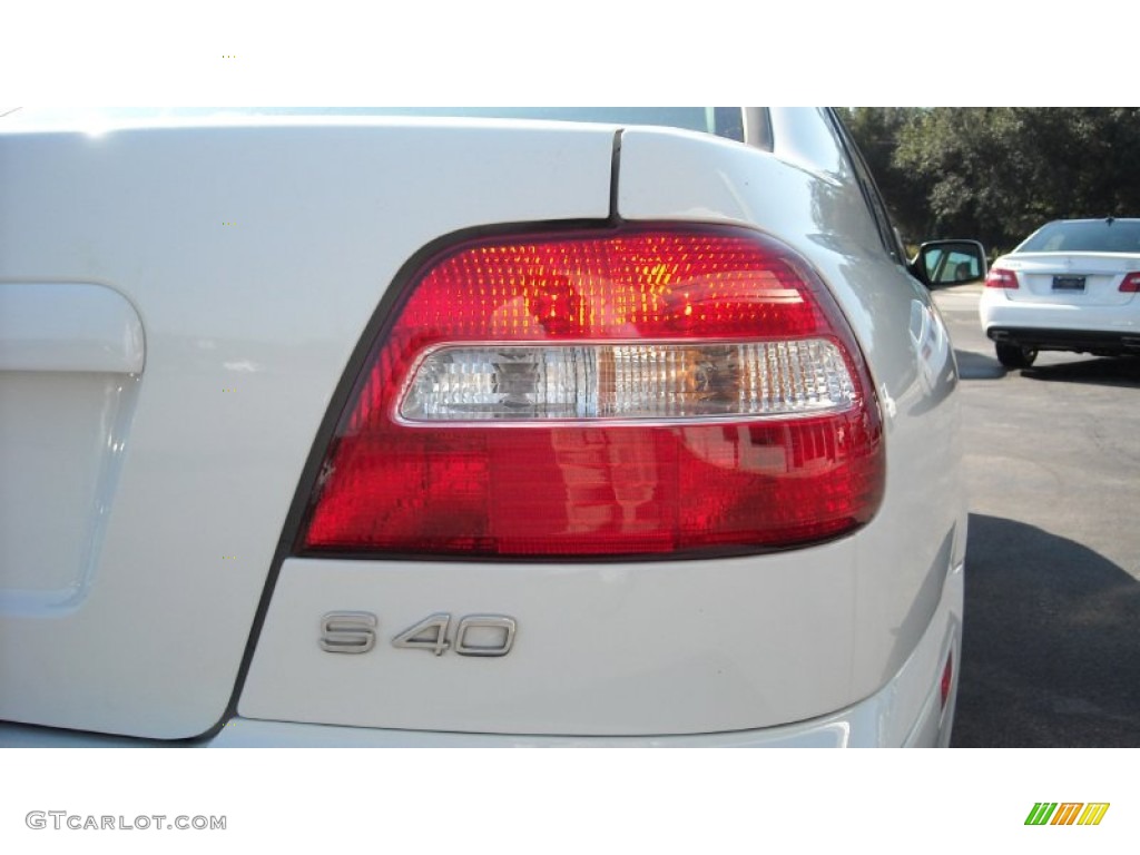 2004 S40 1.9T - White / Light Taupe photo #13