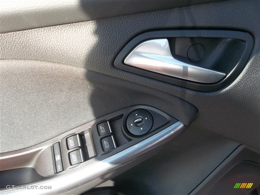 2013 Focus Titanium Hatchback - Ruby Red / Charcoal Black photo #23