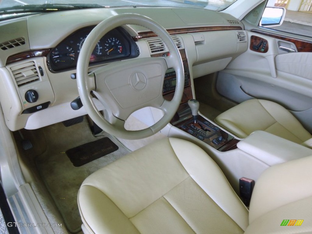Parchment Interior 1999 Mercedes-Benz E 320 Sedan Photo #72439266