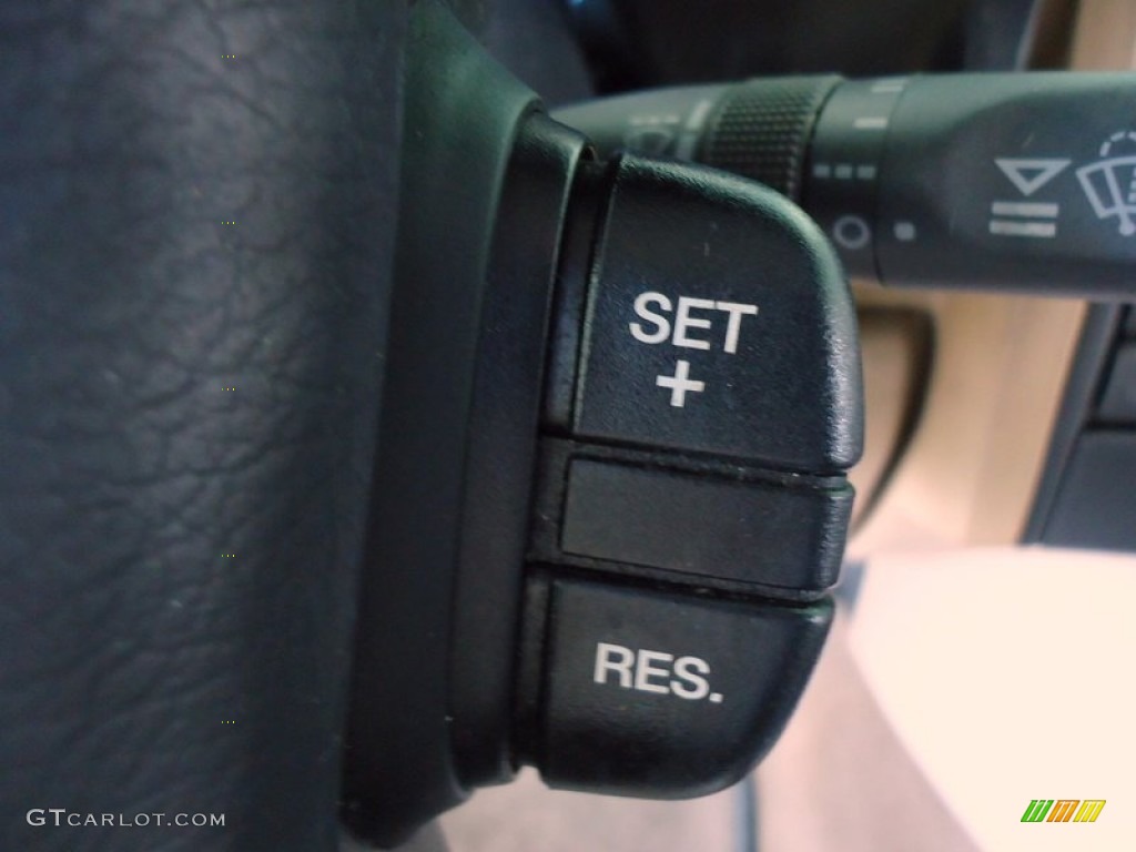 2002 Land Rover Discovery II Series II SD Controls Photos