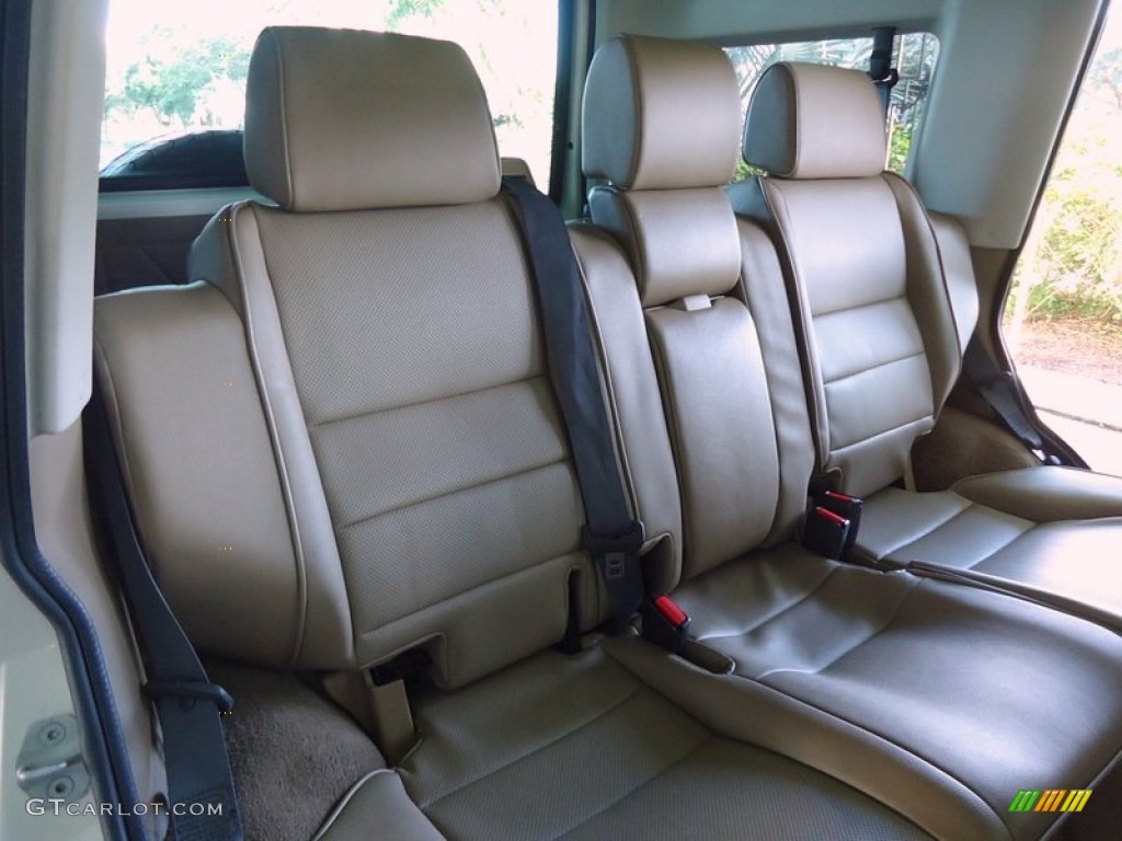 2002 Land Rover Discovery II Series II SD Rear Seat Photos