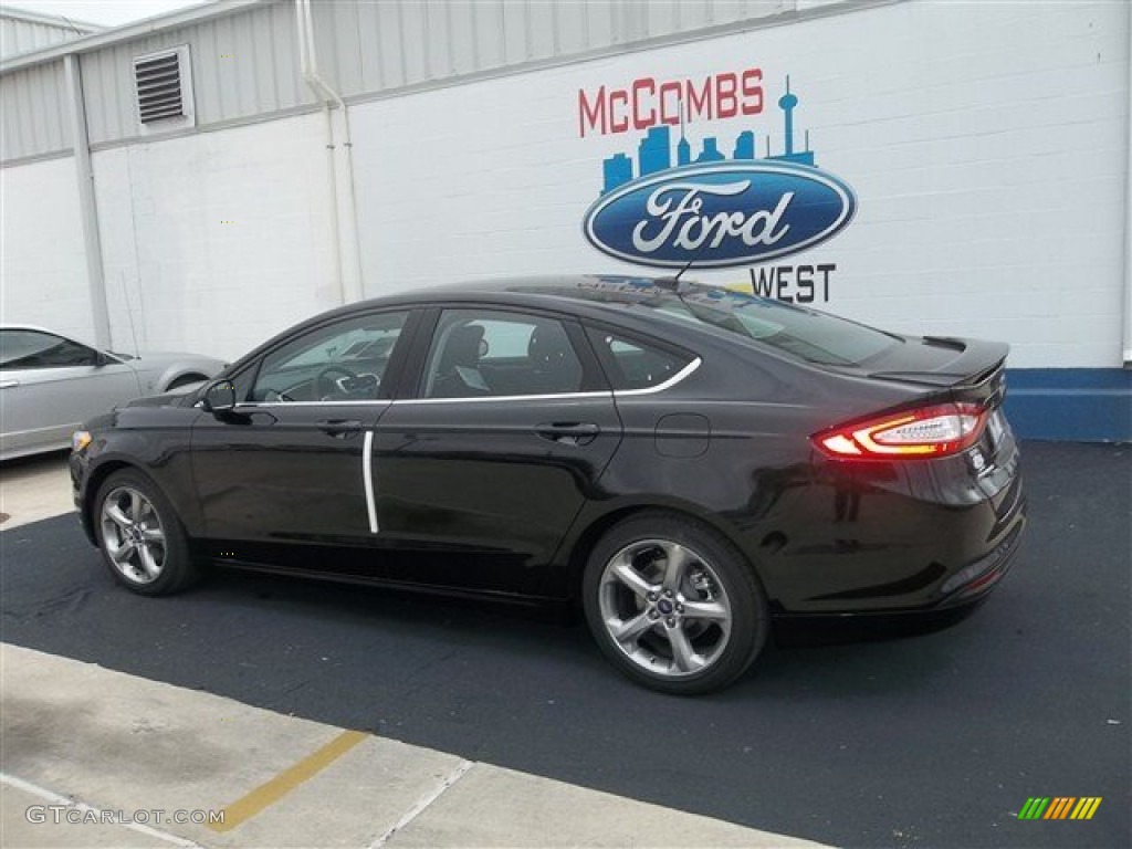 2013 Fusion SE 1.6 EcoBoost - Tuxedo Black Metallic / SE Appearance Package Charcoal Black/Red Stitching photo #3