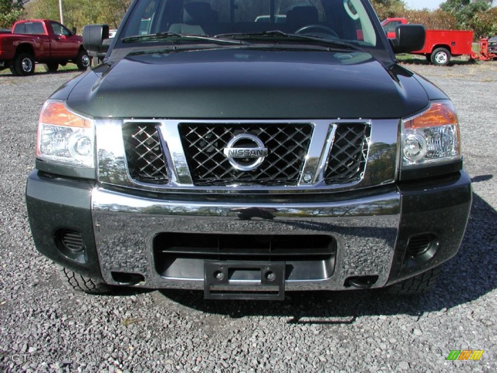 2008 Titan SE King Cab 4x4 - Timberline Green / Charcoal photo #17