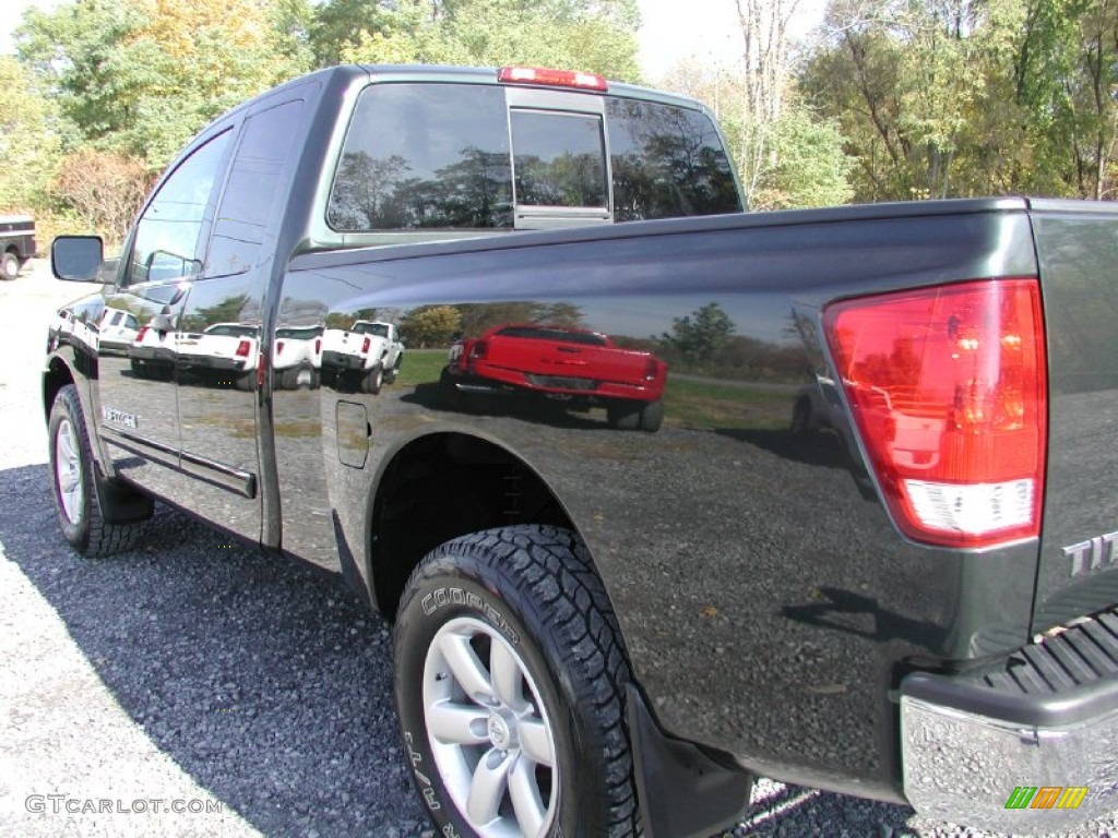 2008 Titan SE King Cab 4x4 - Timberline Green / Charcoal photo #32