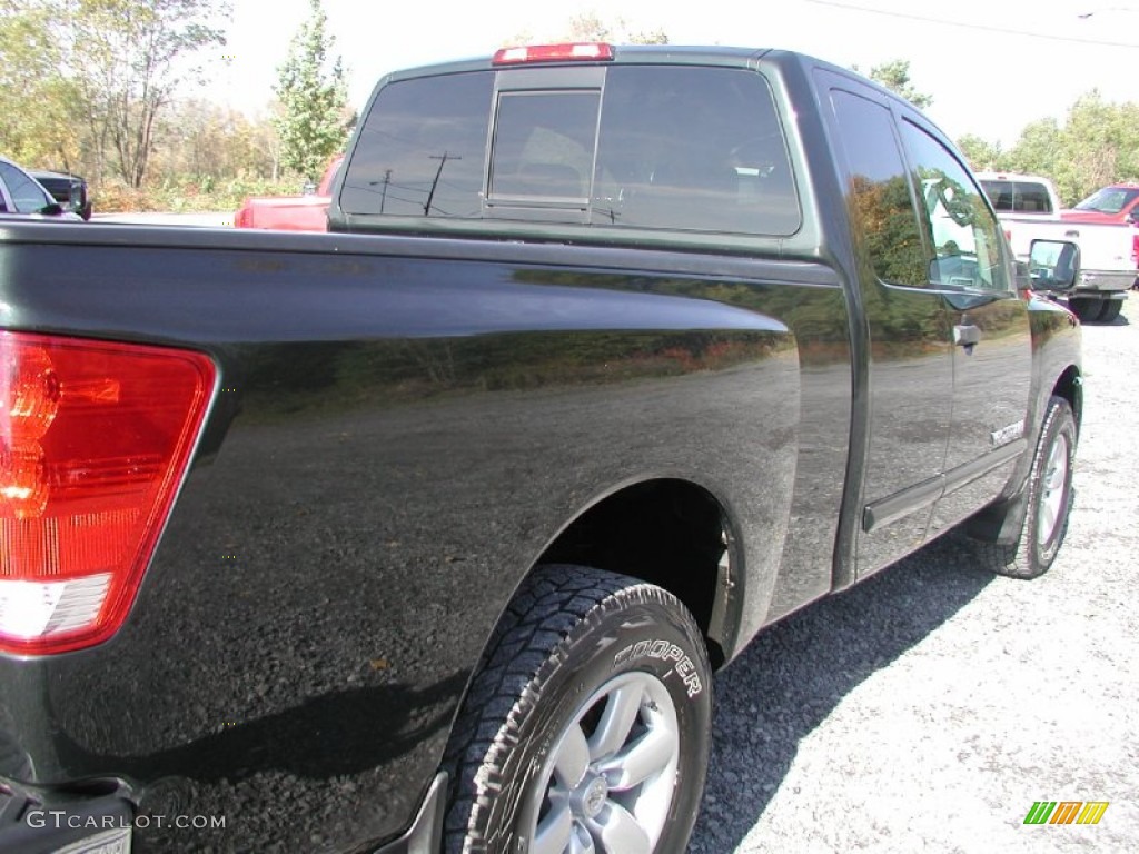 2008 Titan SE King Cab 4x4 - Timberline Green / Charcoal photo #33