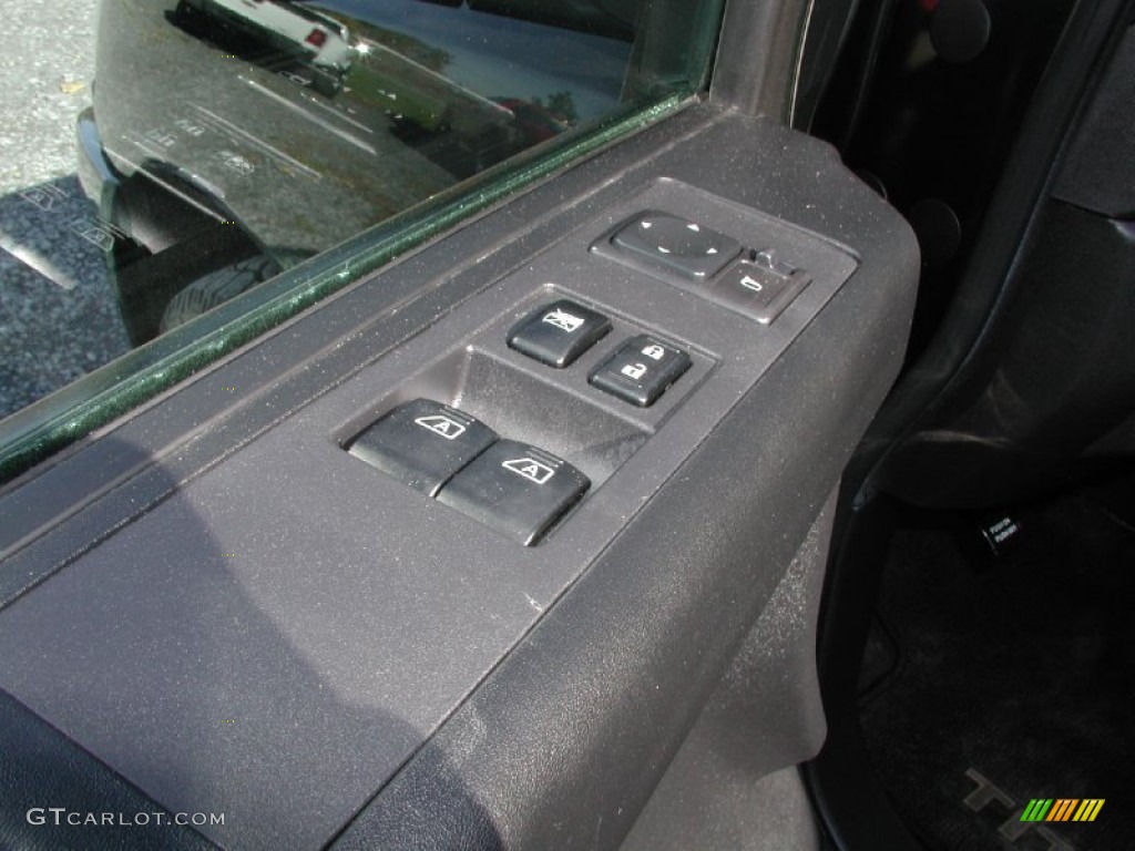 2008 Titan SE King Cab 4x4 - Timberline Green / Charcoal photo #41