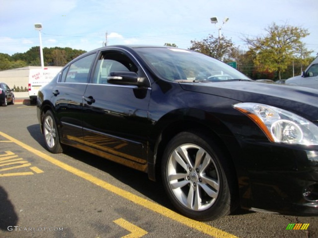 2010 Altima 3.5 SR - Super Black / Charcoal photo #8