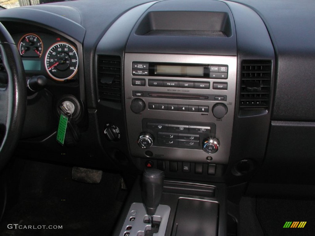 2008 Titan SE King Cab 4x4 - Timberline Green / Charcoal photo #55