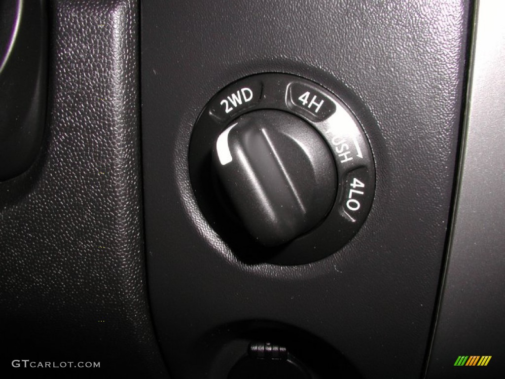 2008 Nissan Titan SE King Cab 4x4 Controls Photo #72443035