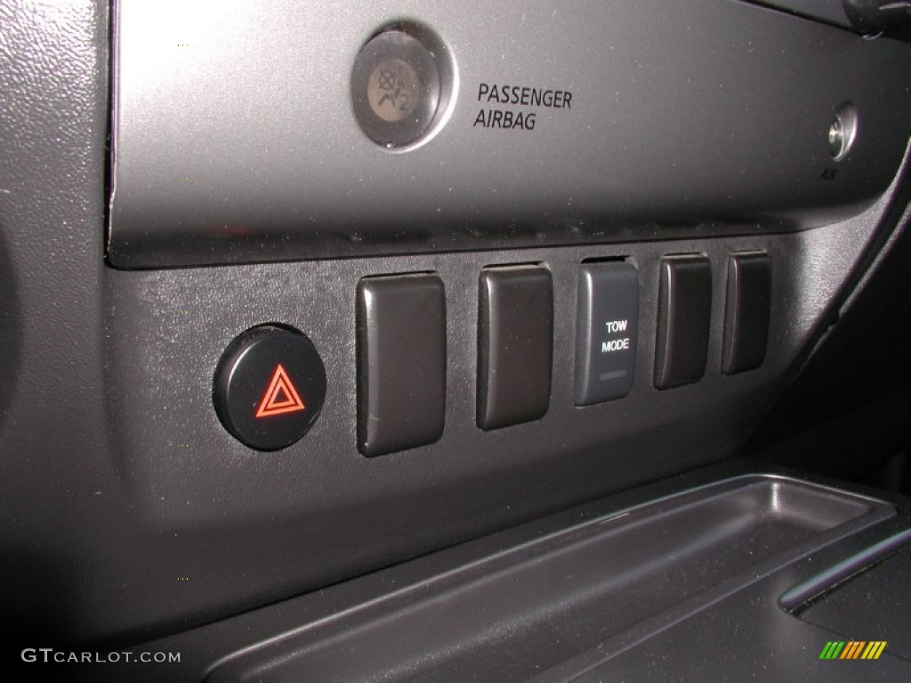 2008 Titan SE King Cab 4x4 - Timberline Green / Charcoal photo #67