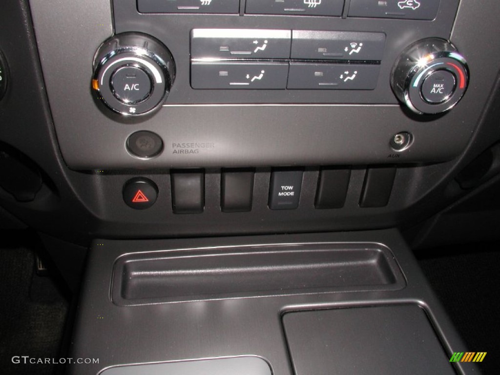 2008 Titan SE King Cab 4x4 - Timberline Green / Charcoal photo #70