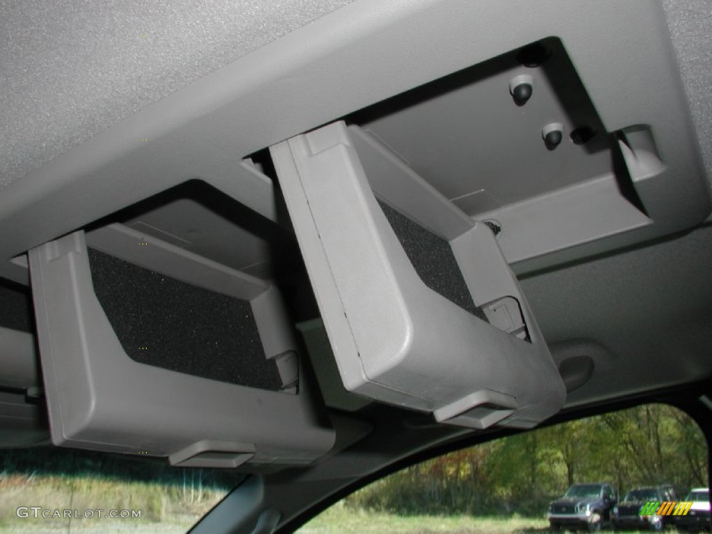 2008 Titan SE King Cab 4x4 - Timberline Green / Charcoal photo #75