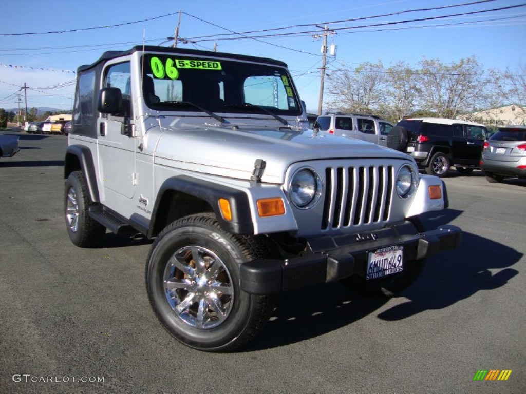 2006 Wrangler SE 4x4 - Bright Silver Metallic / Dark Slate Gray photo #1