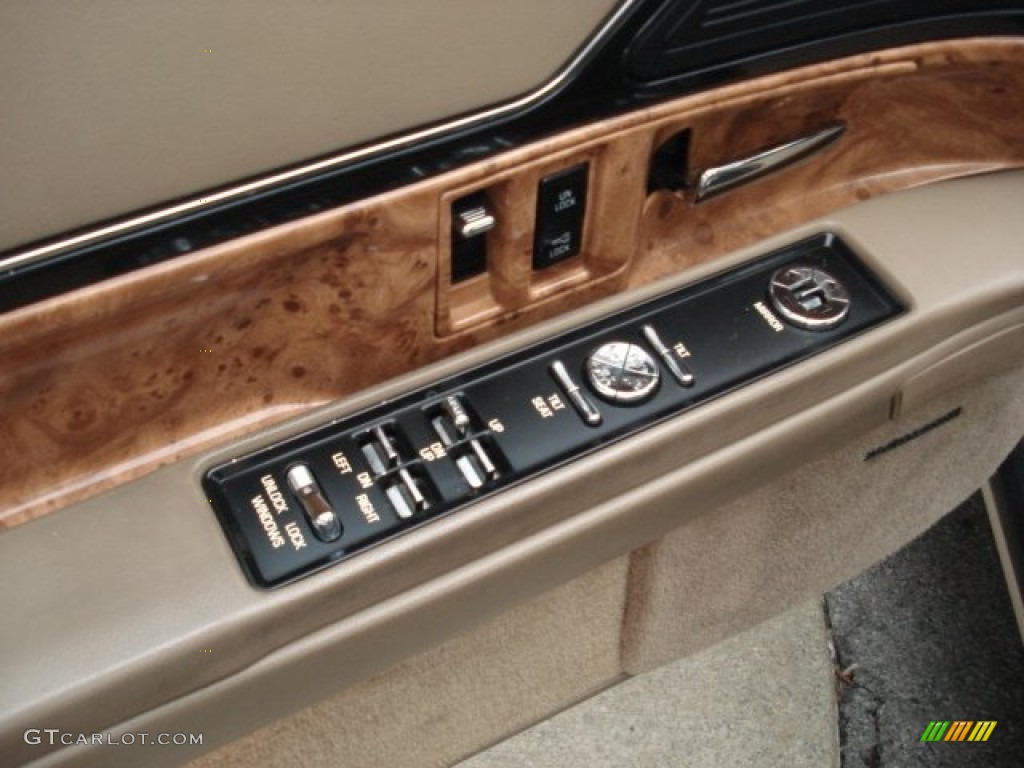 1993 Buick LeSabre Limited Sedan Controls Photo #72445012