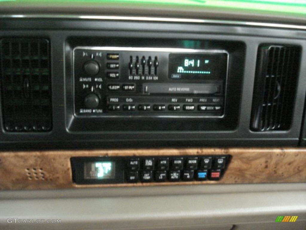 1993 Buick LeSabre Limited Sedan Audio System Photos