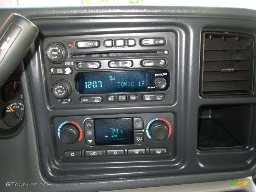 2003 Chevrolet Suburban 1500 LT 4x4 Controls Photo #72447048