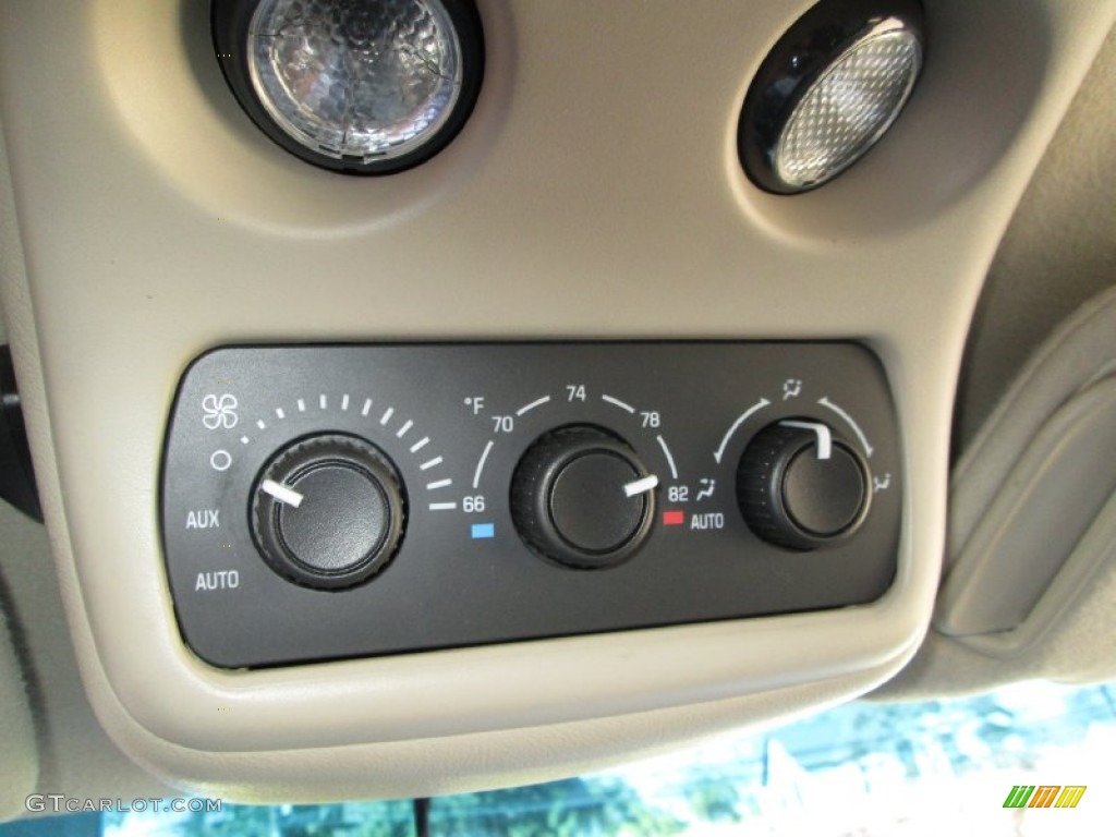 2003 Chevrolet Suburban 1500 LT 4x4 Controls Photo #72447109