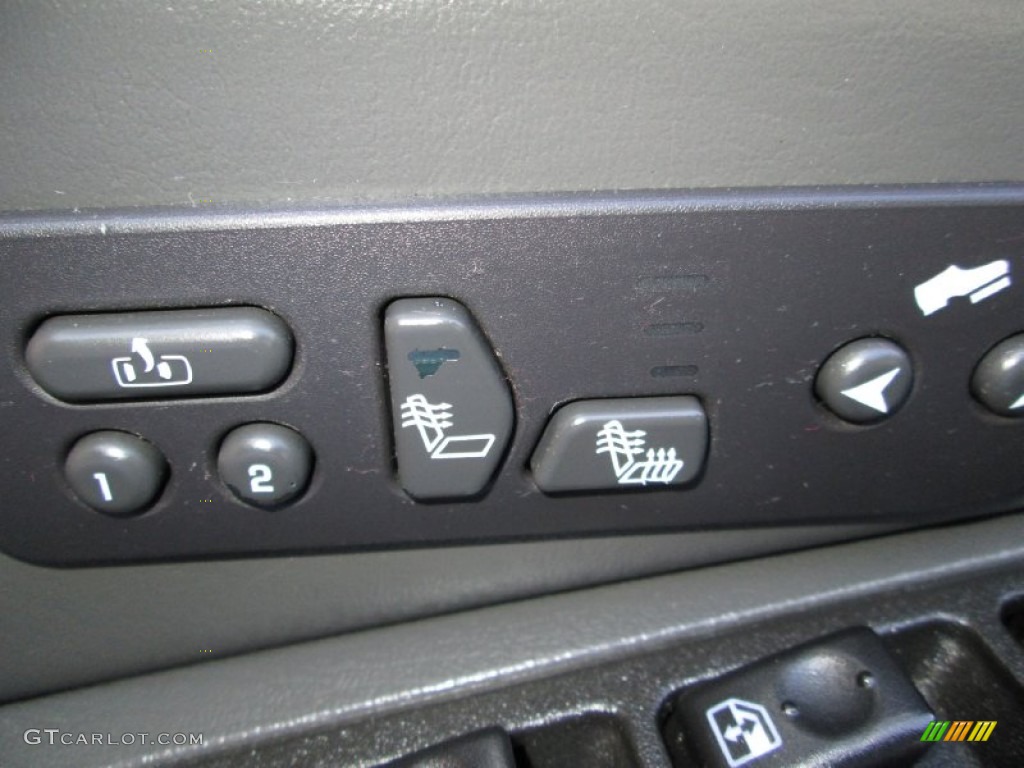 2003 Chevrolet Suburban 1500 LT 4x4 Controls Photo #72447189