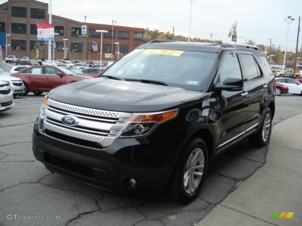 2011 Explorer XLT 4WD - Tuxedo Black Metallic / Charcoal Black photo #4