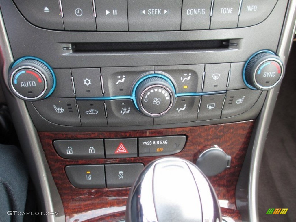 2013 Chevrolet Malibu LTZ Controls Photo #72448677