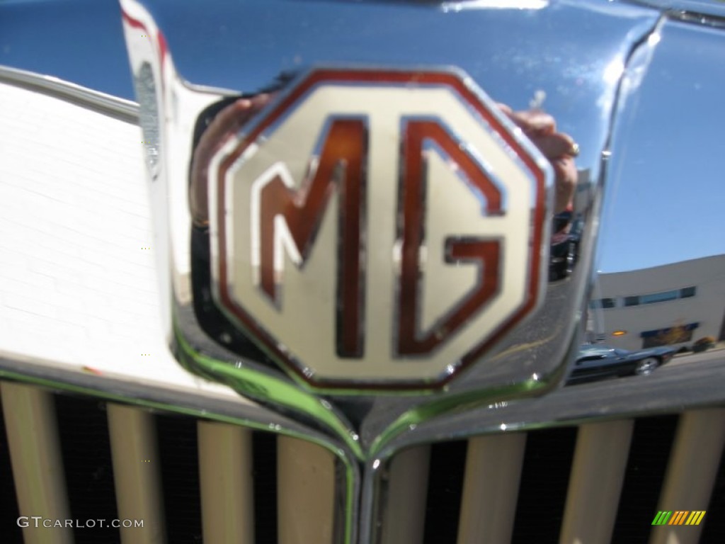 1952 MG TD Roadster Marks and Logos Photos