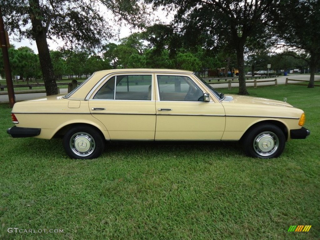 Light Ivory 1981 Mercedes-Benz E Class 300 D Sedan Exterior Photo #72451351