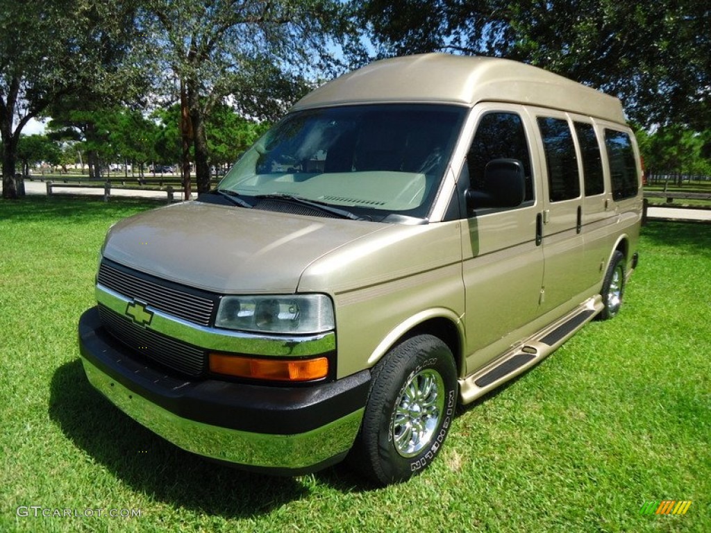 Sandstone Metallic 2005 Chevrolet Express 1500 Passenger Conversion Van Exterior Photo #72453395