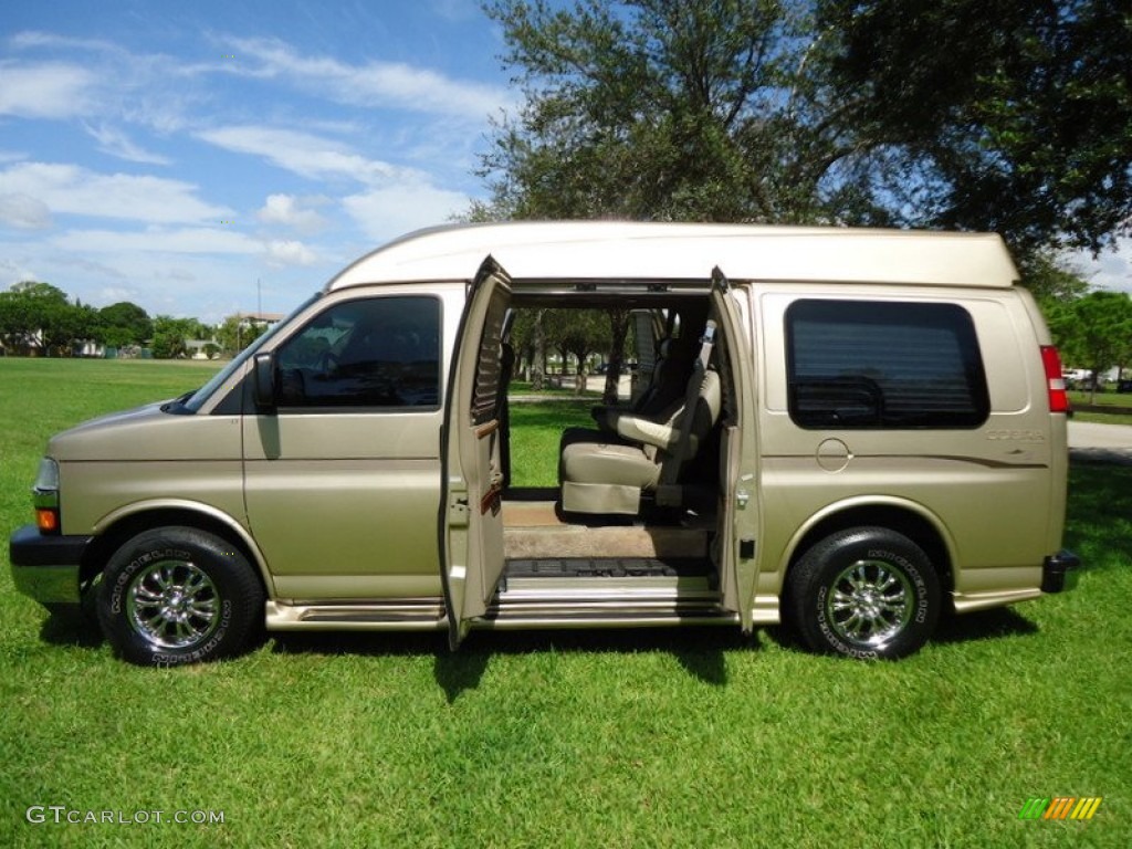 Sandstone Metallic 2005 Chevrolet Express 1500 Passenger Conversion Van Exterior Photo #72453443