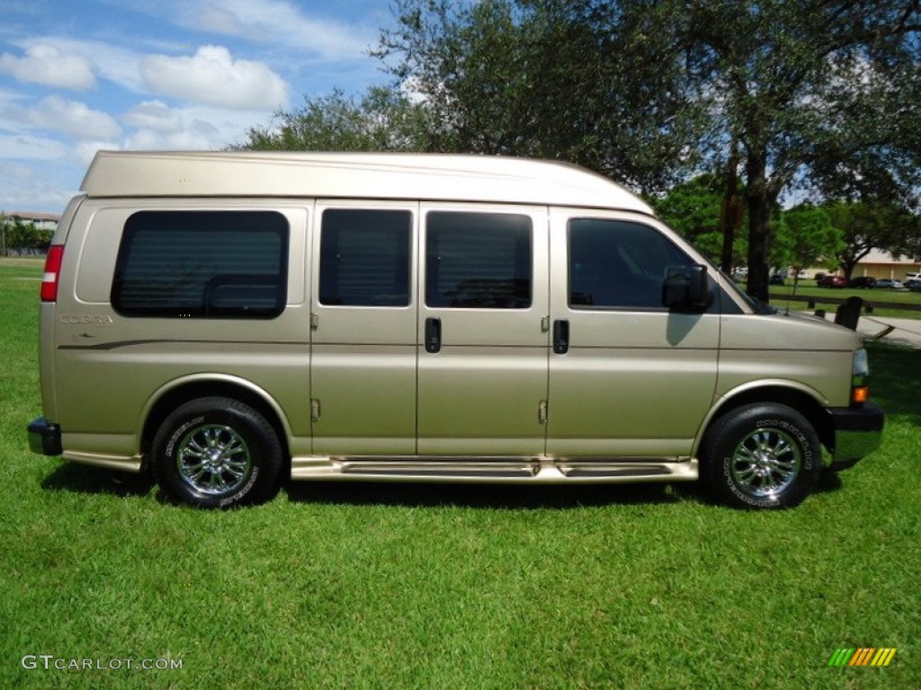 Sandstone Metallic 2005 Chevrolet Express 1500 Passenger Conversion Van Exterior Photo #72453533