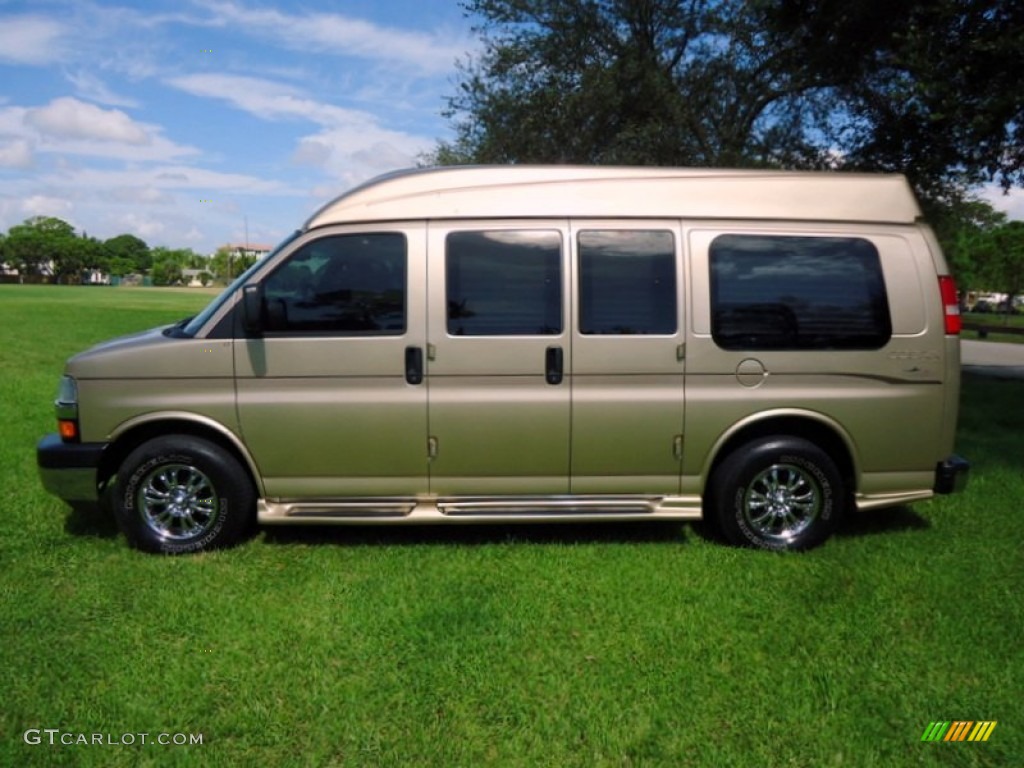 Sandstone Metallic 2005 Chevrolet Express 1500 Passenger Conversion Van Exterior Photo #72453606