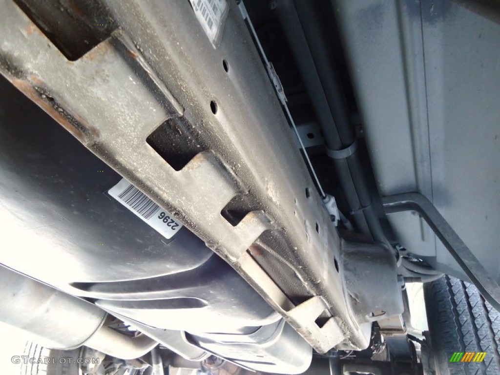 2005 Chevrolet Express 1500 Passenger Conversion Van Undercarriage Photo #72453958