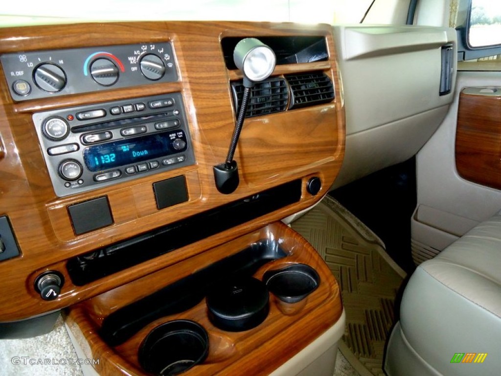 2005 Chevrolet Express 1500 Passenger Conversion Van Neutral Dashboard Photo #72454350